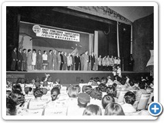 Встреча  участников ансамбля народного танца ХТЖТ на сцене концертного зала в японском городе Ниигата,1967 год