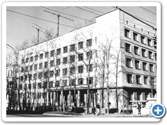 1976 г. Антенны коллективной радиостанции на крыше учебного корпуса