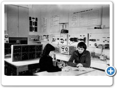 1977 г. Лаборатория основ радиотехники (сейчас препараторская ауд.224). Зав. лаб. Абрамов В.Л.