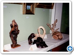 Картины и поделки из дерева преподавателя ХТЖТ В. Тертычного на краевой выставке технического творчества, 1992 г.