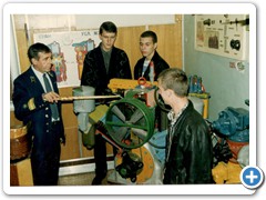 1980 г. Преподаватель Горячкин Юрий Семенович. Заложил основы кабинета "Автотормоза"